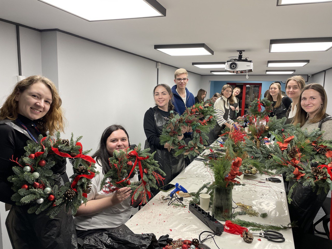 «А давайте после праздников» не получится: что дарить айтишникам на Новый год 2024 — идеи от IT-компаний